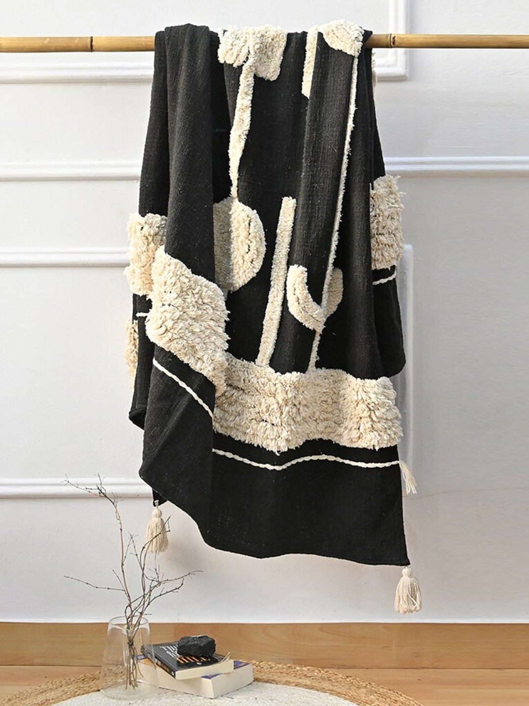 

Art Avenue Black Printed Cotton Rectangular Throw