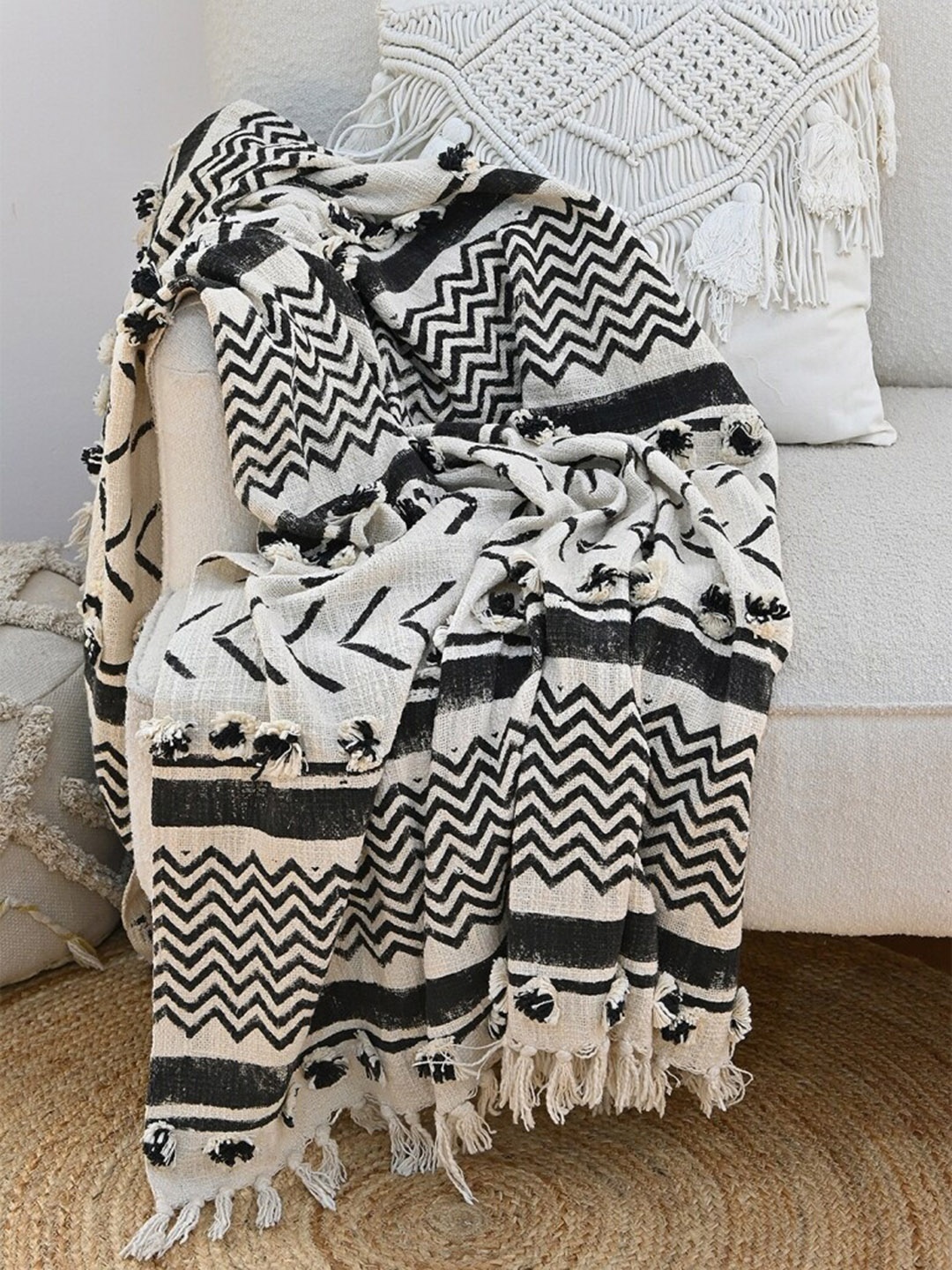 

Art Avenue Beige Chevron Striped Cotton Rectangular Throw