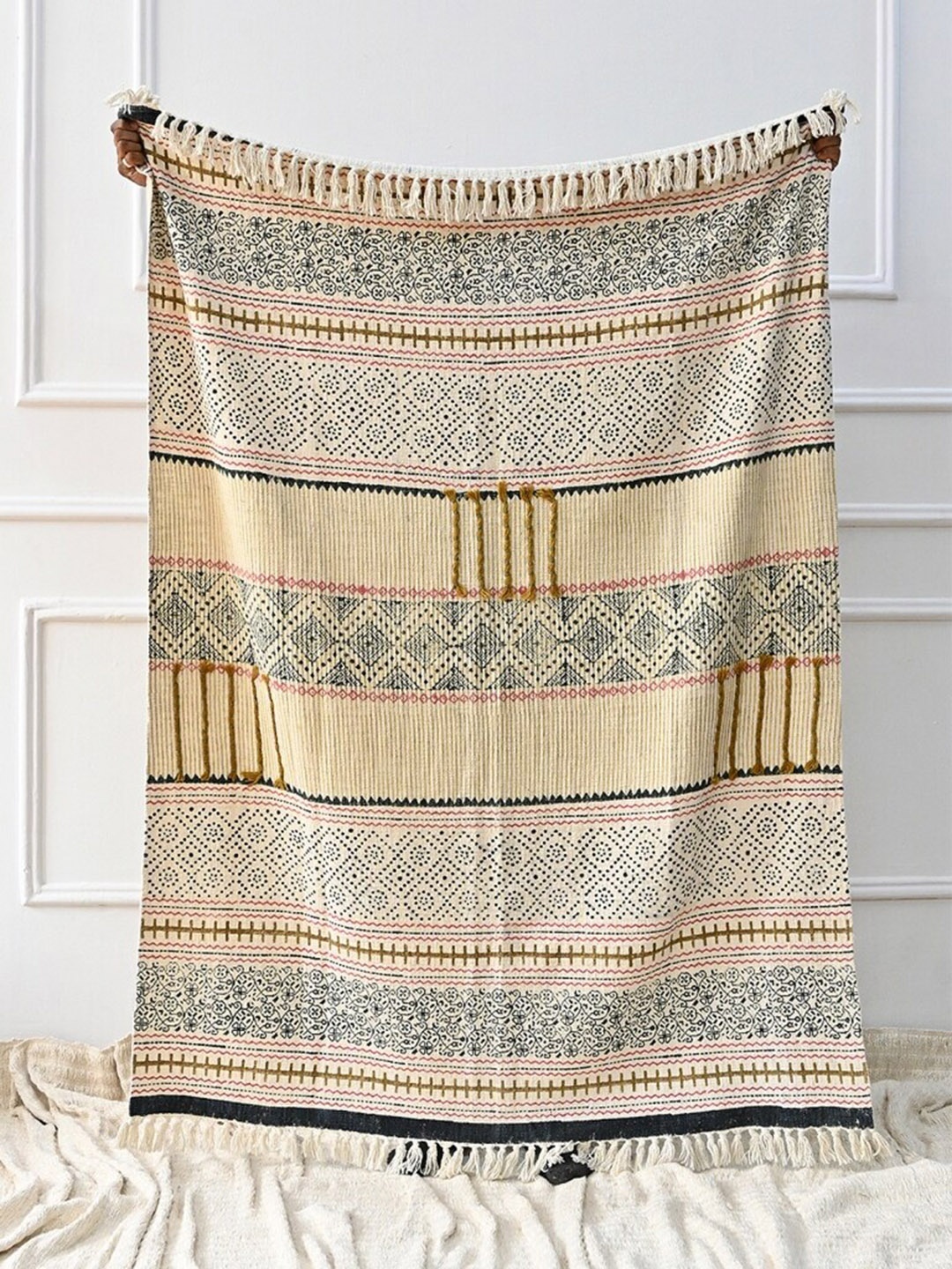 

Art Avenue Arina Beige Printed Cotton Rectangular Throw