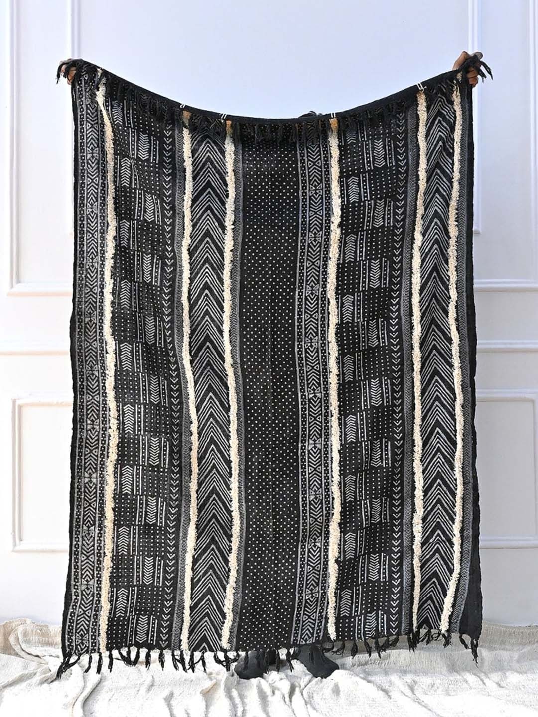

Art Avenue Avocado Black Printed Cotton Rectangular Throw