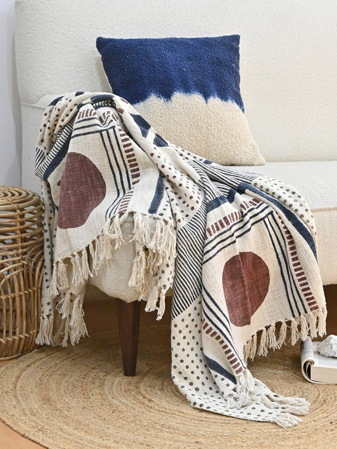 

Art Avenue Blood Moon Beige & Blue Printed Cotton Rectangular Throw