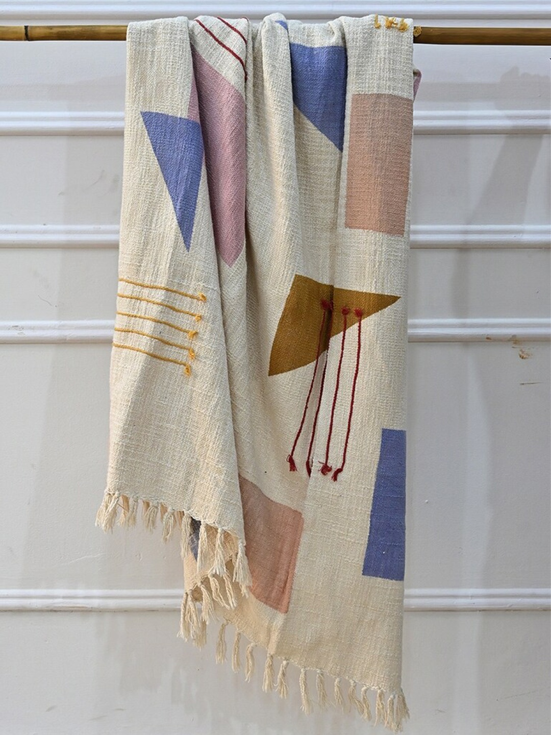 

Art Avenue Beige & Blue Printed Cotton Throw