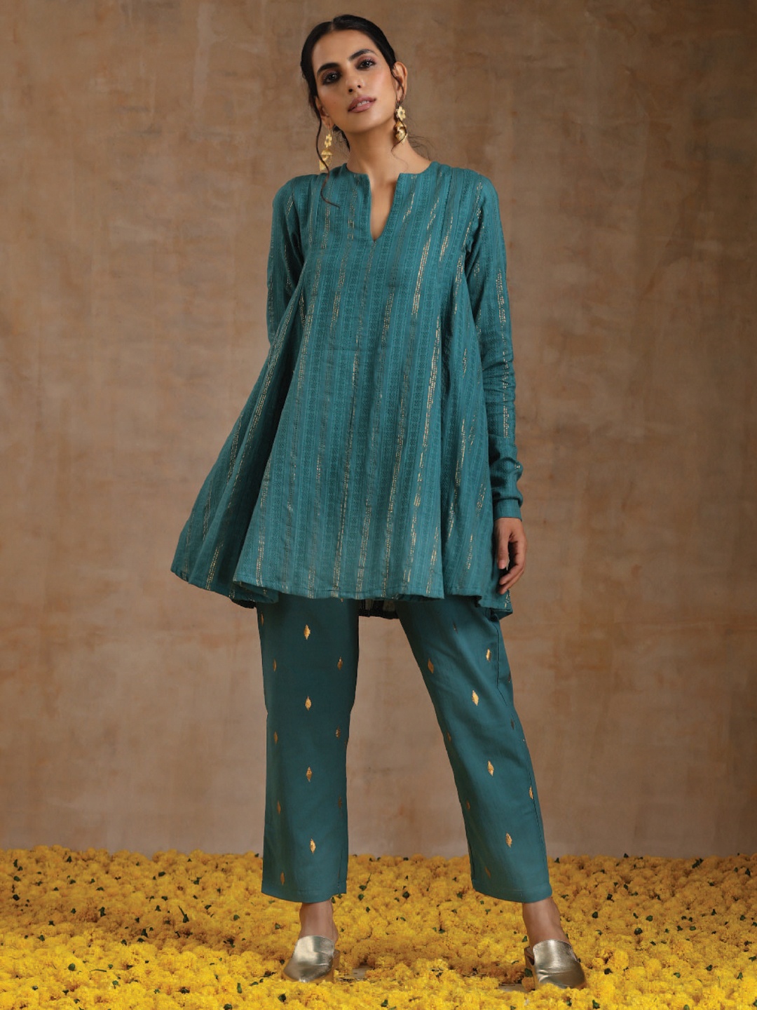 

trueBrowns Ethnic Motifs Embroidered Pure Cotton Tunic With Trousers, Teal