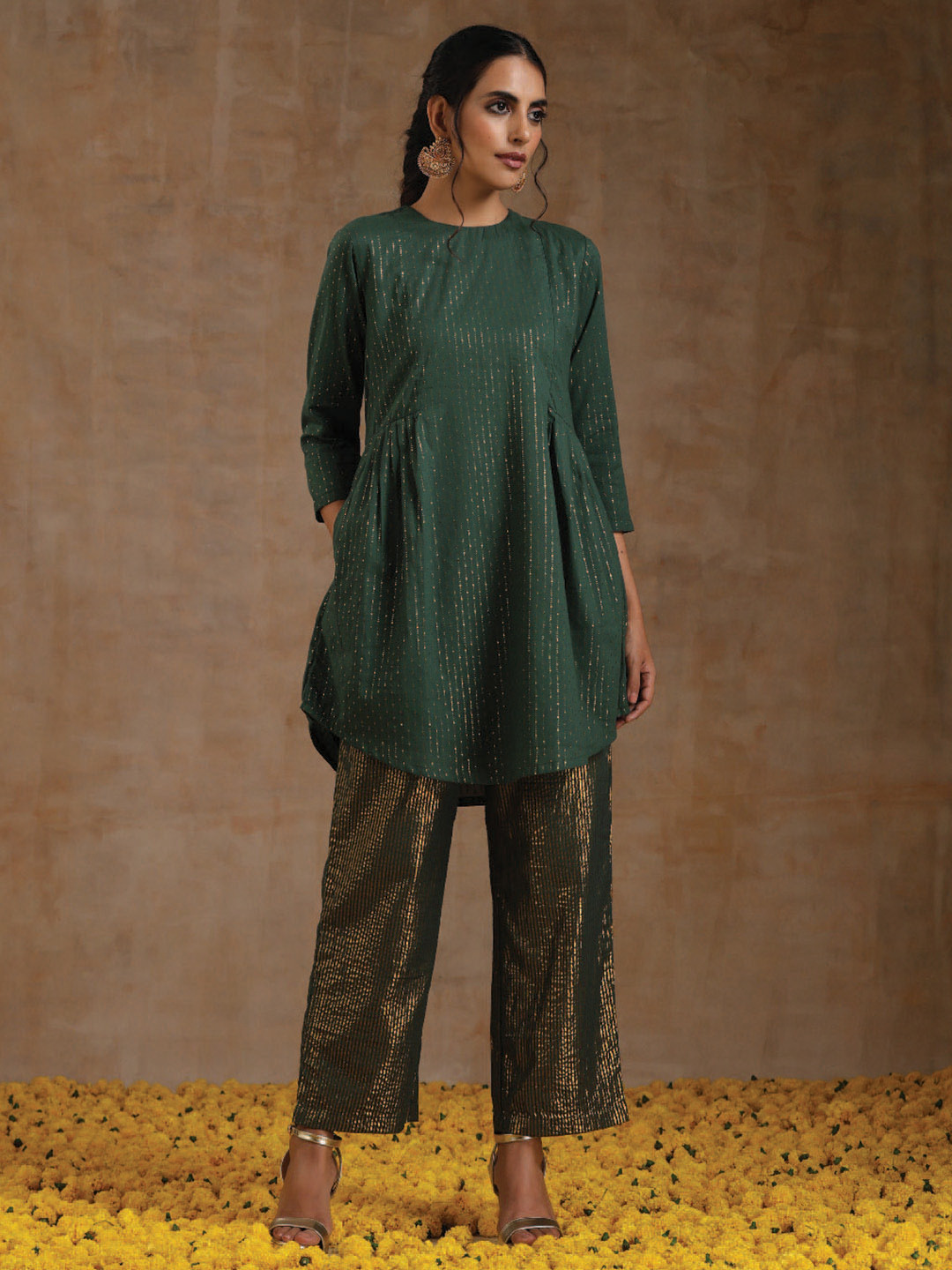 

trueBrowns Round Neck A-line Cotton Kurta Sets, Green