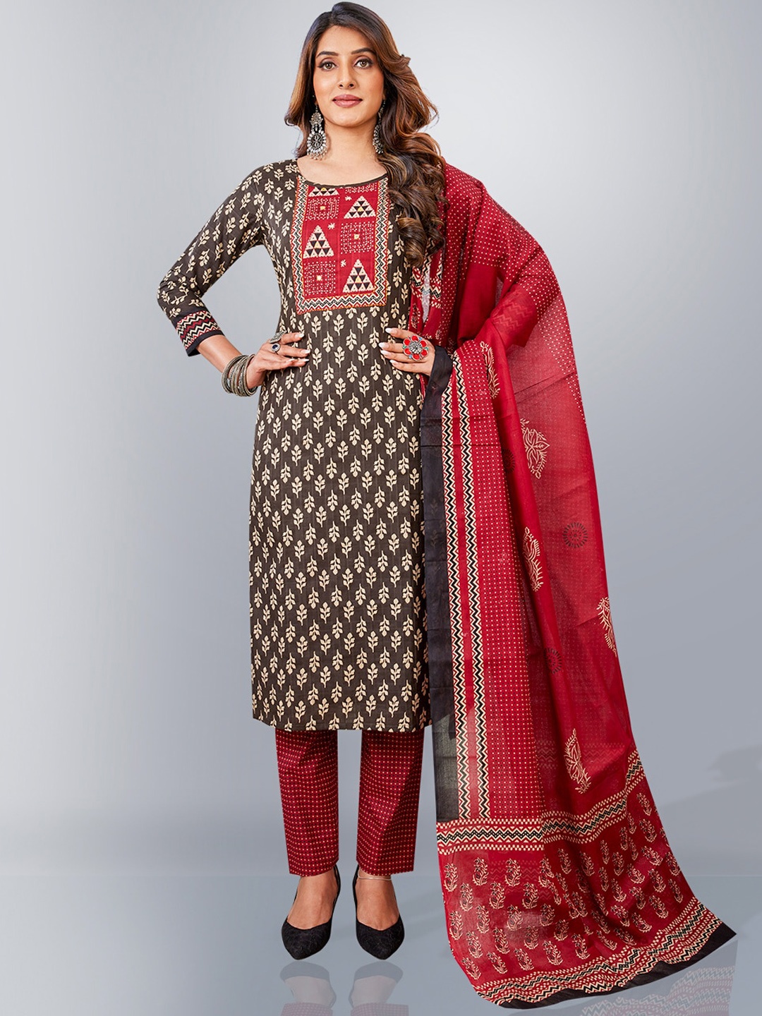 

Jevi Prints Floral Printed Pure Cotton Kurta with Trousers & With Dupatta, Brown