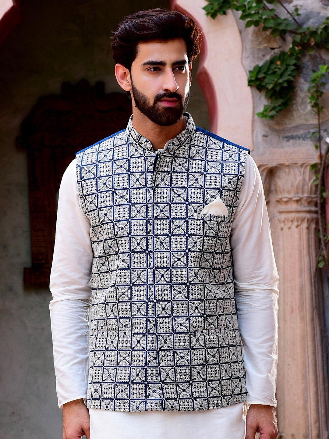 

HOUSE OF DEYANN Embroidered Nehru Jacket, Navy blue
