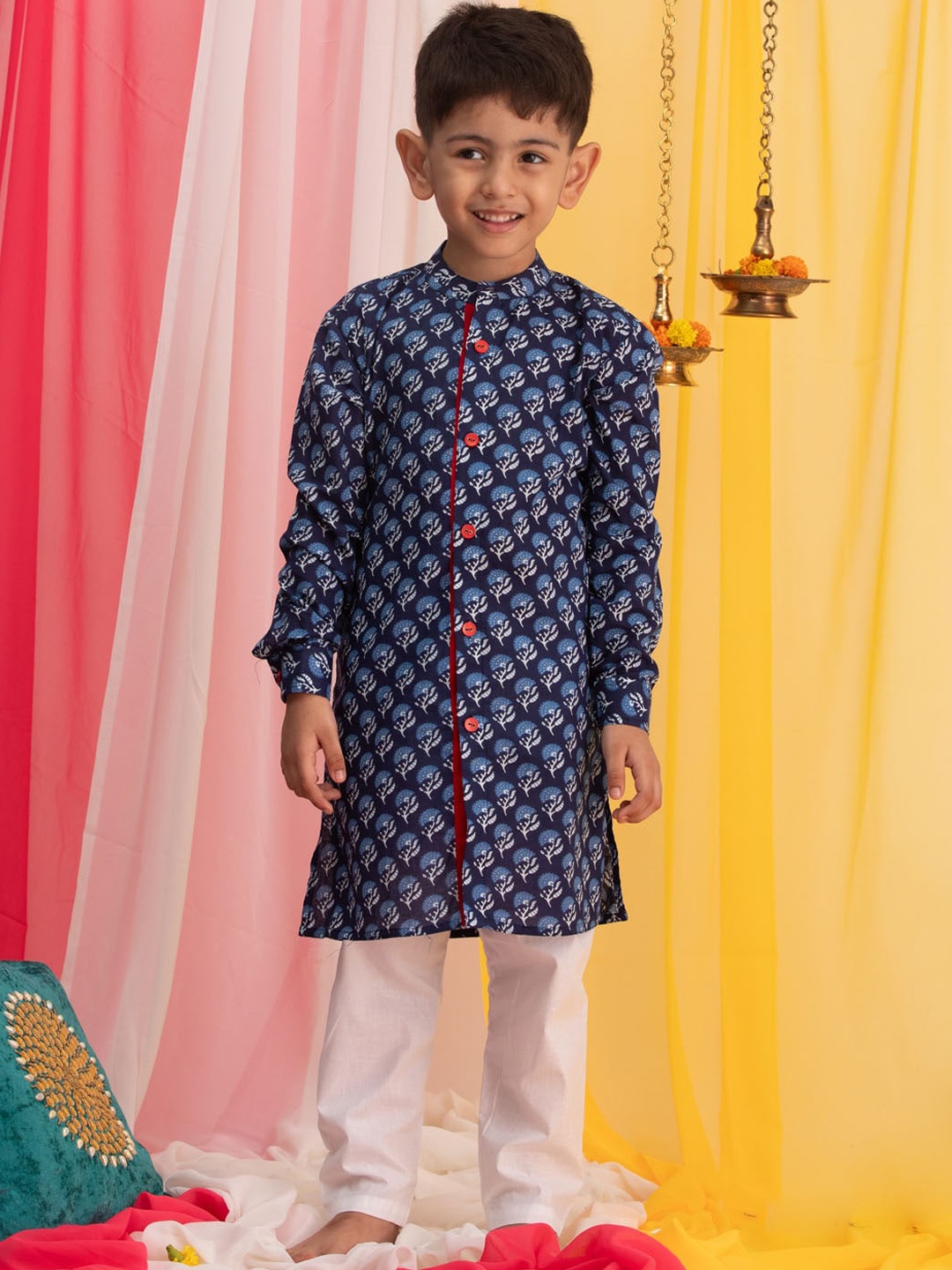 

VASTRAMAY Boys Ethnic Motifs Printed Straight Pure Cotton Block Print Kurta With Pyjamas, Blue