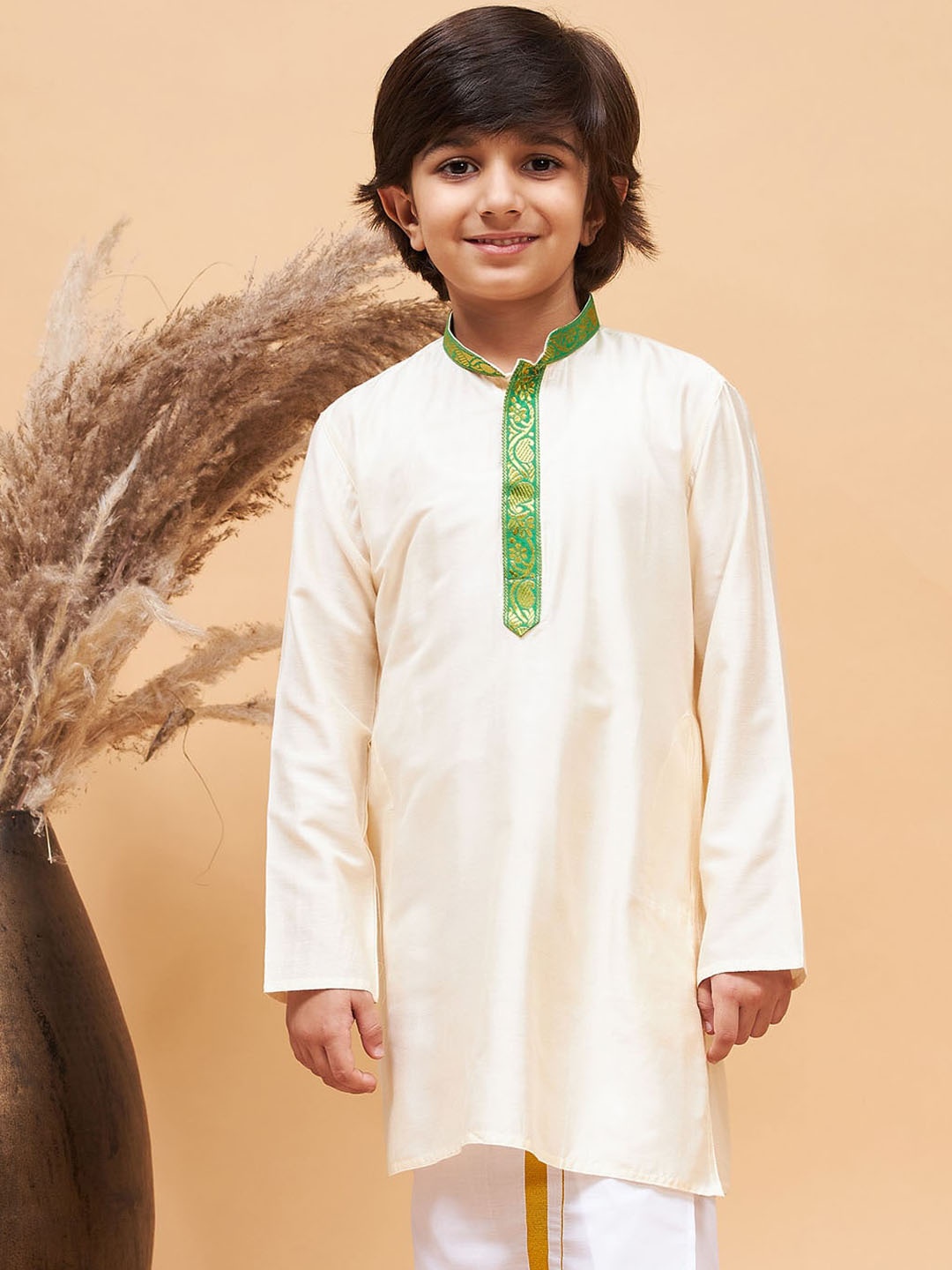 

VASTRAMAY Boys Mandarin Collar Thread Work Kurta, White