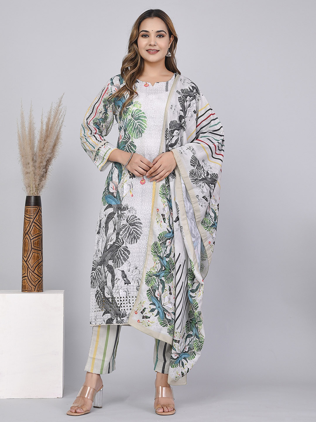 

KPF Floral Printed Regular Pure Cotton Kurta with Trousers & Dupatta, Grey