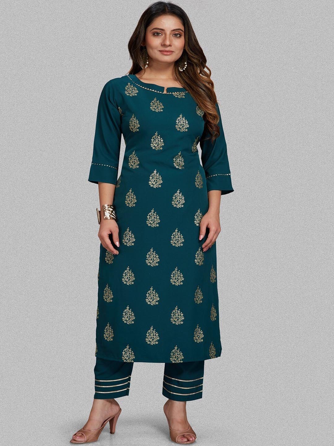 

STYLE SAMSARA Floral Printed Silk Crepe Kurta with Trousers, Green