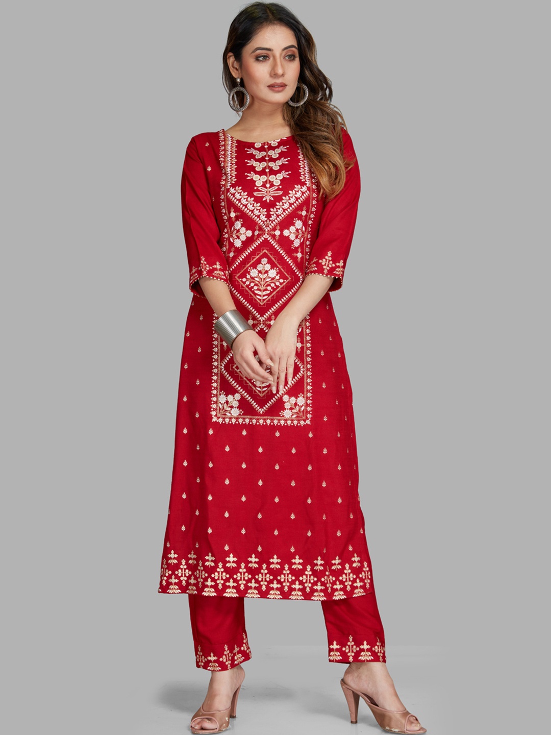 

STYLE SAMSARA Floral Printed Round Neck Kurta with Trousers, Red