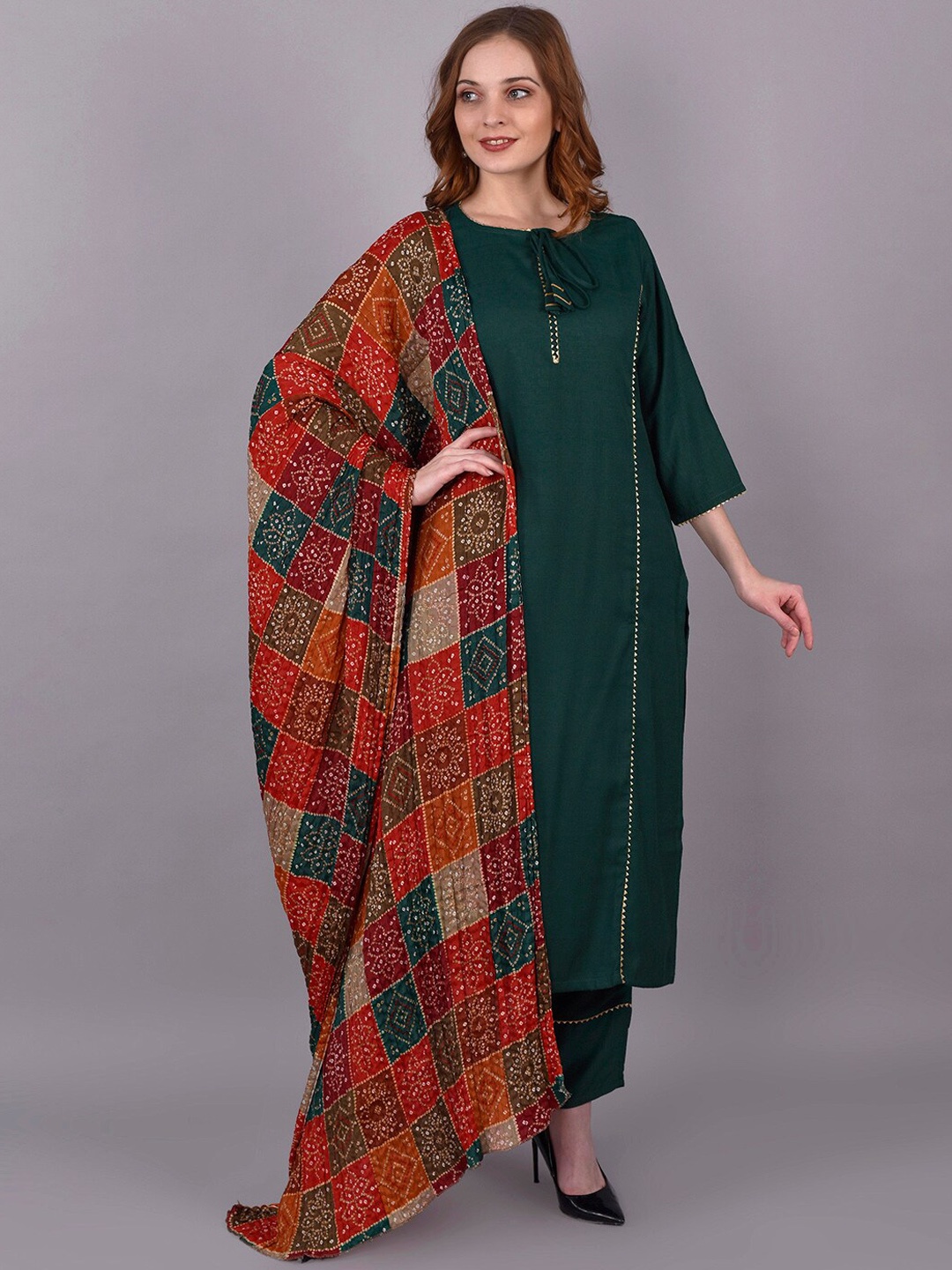 

STYLE SAMSARA Round Neck Kurta with Trousers & With Dupatta, Green