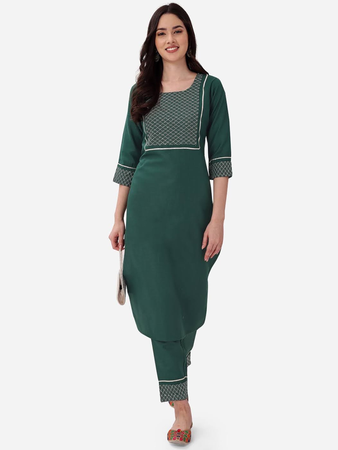 

STYLE SAMSARA Geometric Embroidered Kurta With Trousers, Green