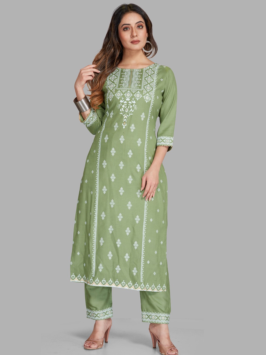 

STYLE SAMSARA Floral Printed Kurta With Trousers, Green