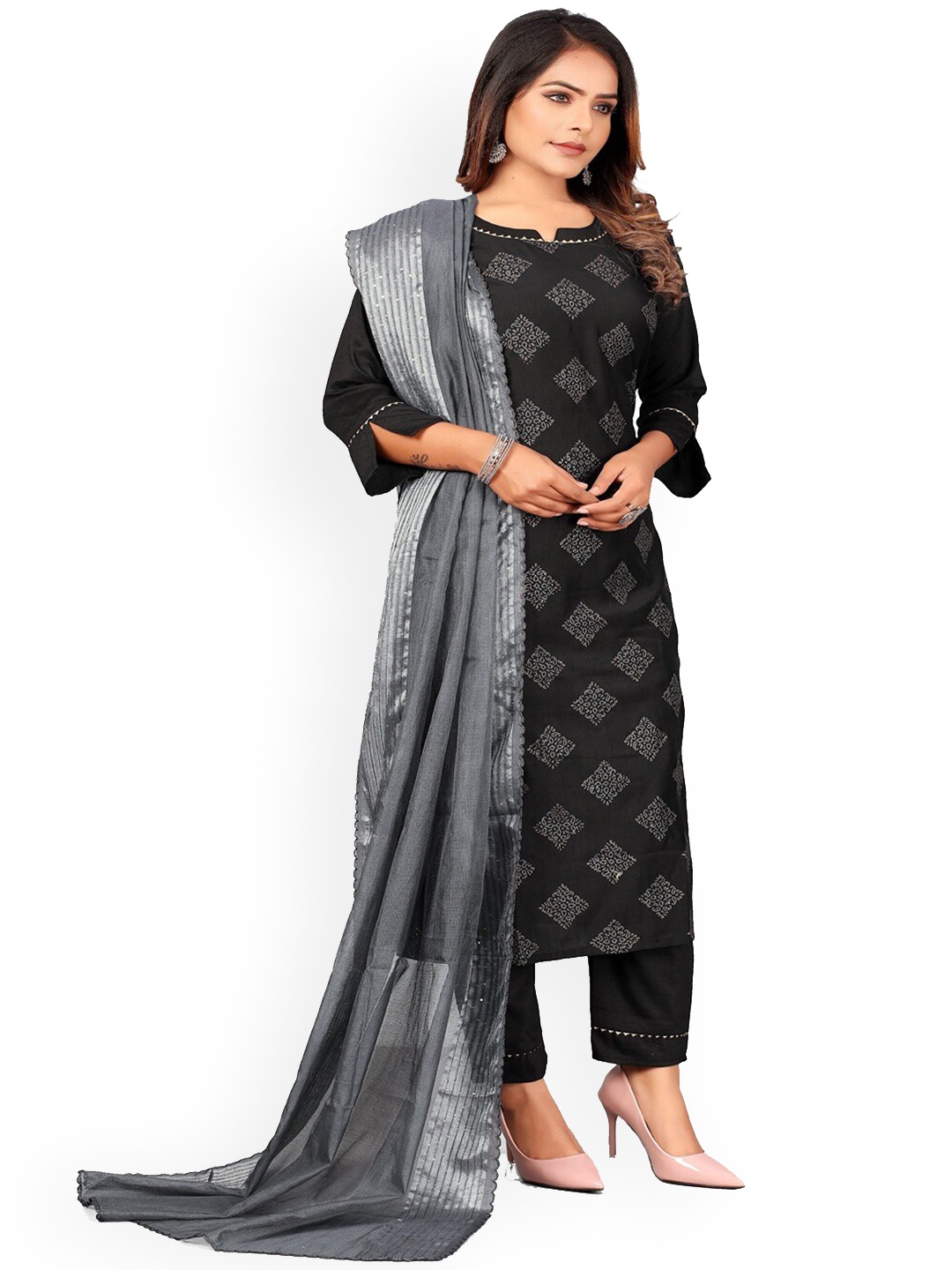 

STYLE SAMSARA Floral Printed Regular Kurta With Trousers & Dupatta, Black