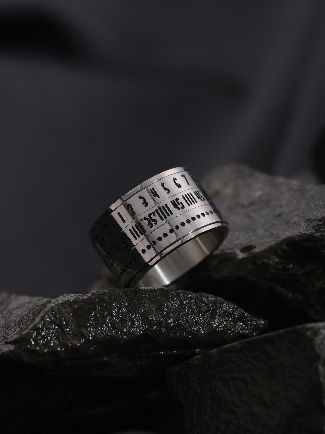 

PALMONAS Silver-Plated Finger Ring