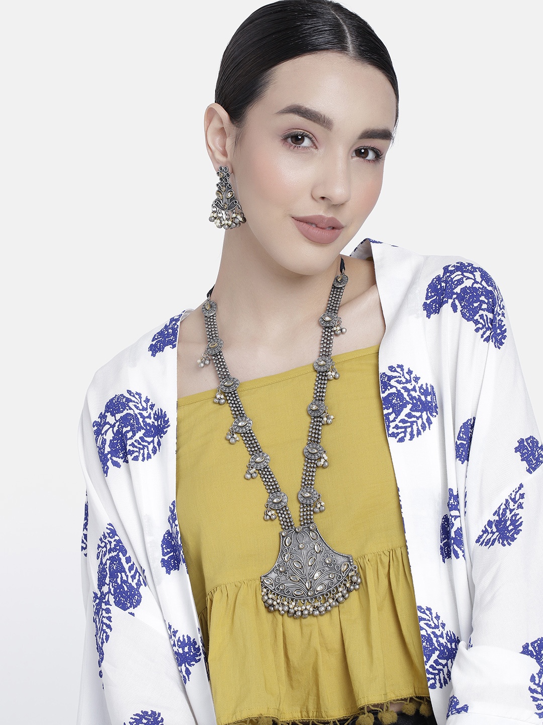 

LAIDA Women Silver-Plated Oxidised Artificial Stones & Beads-Studded Jewellery Set
