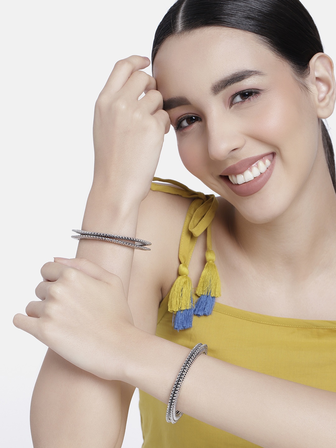 

LAIDA Set of 4 Silver-Plated Oxidised Bangles