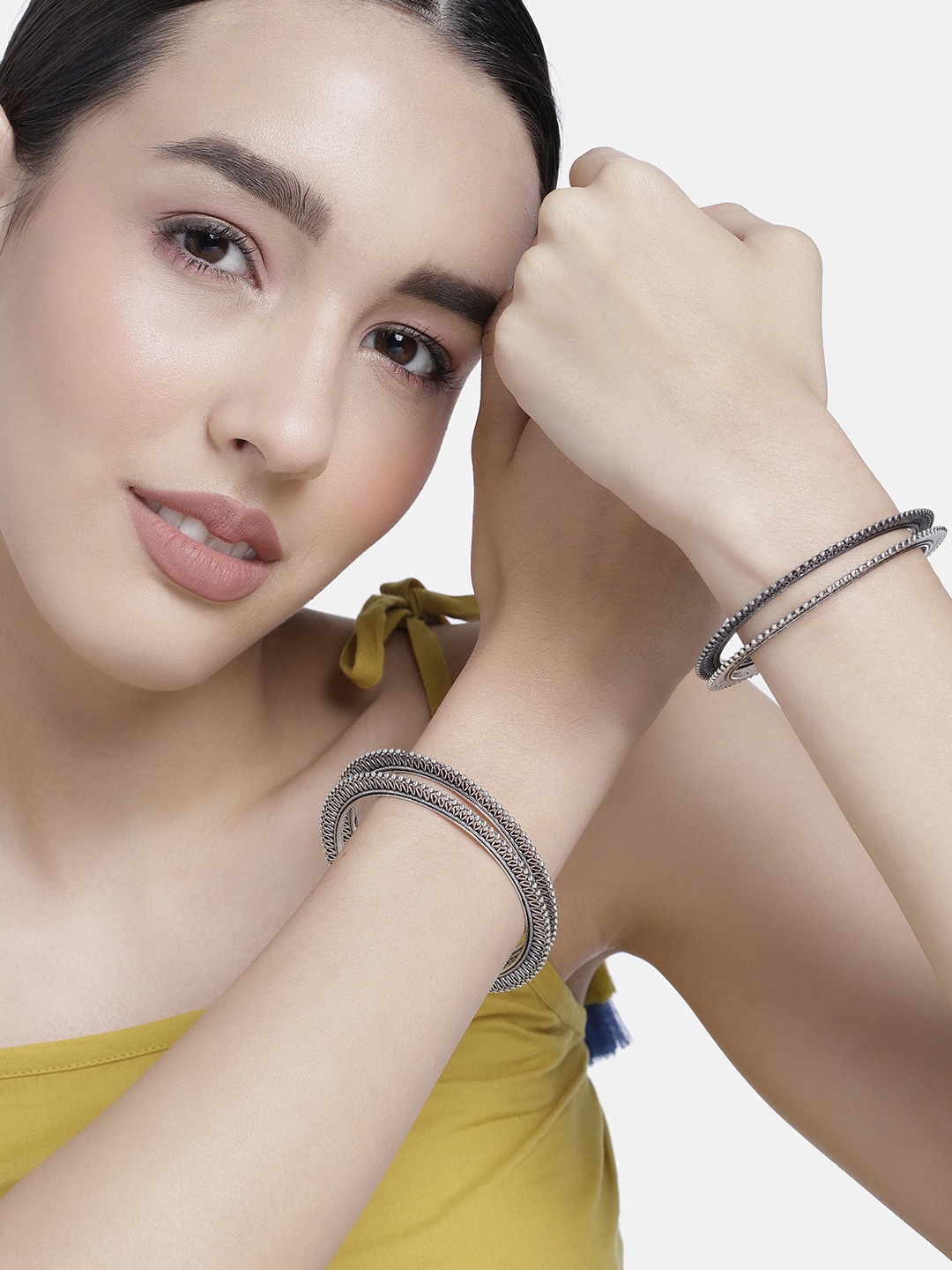 

LAIDA Set of 4 Silver-Plated Oxidised Bangles