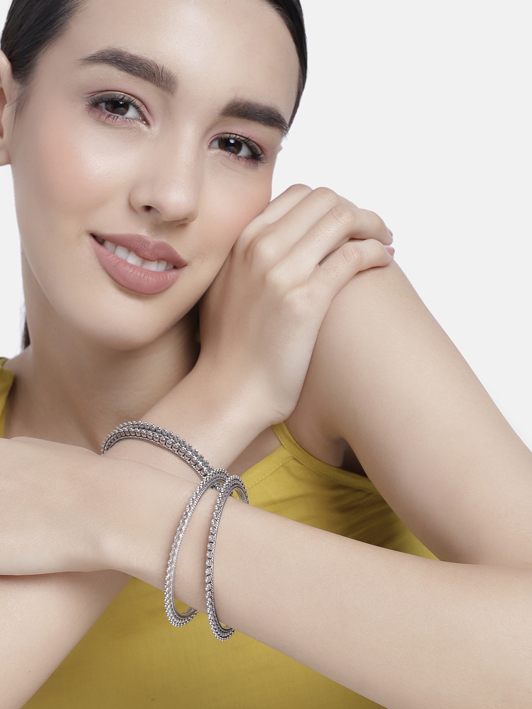 

LAIDA Set of 4 Silver-Plated Oxidised Bangles