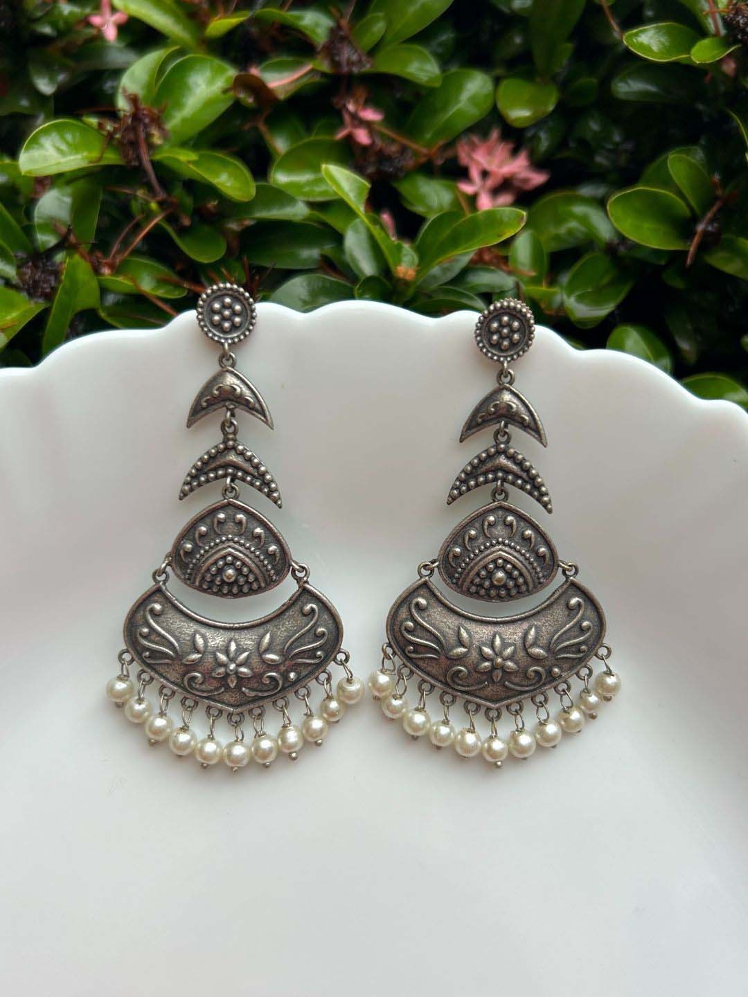 

LAIDA Silver-Plated Oxidised Contemporary Chandbalis