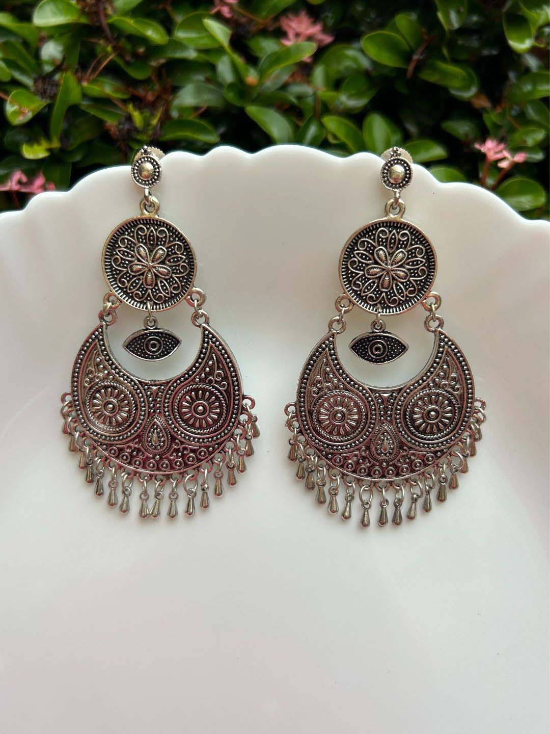 

LAIDA Silver-Plated Oxidised Crescent Shaped Chandbalis