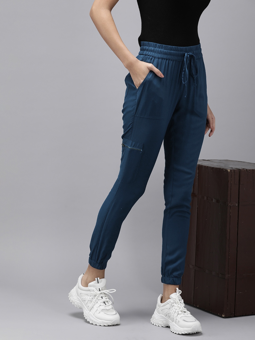 

The Roadster Life Co. Women Solid Mid-Rise Joggers, Blue