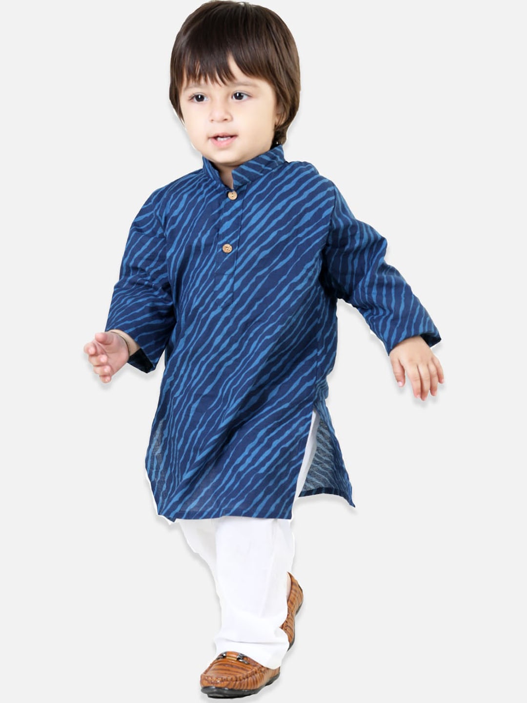 

BownBee Boys Leheriya Printed Regular Pure Cotton Kurta With Pyjamas, Blue