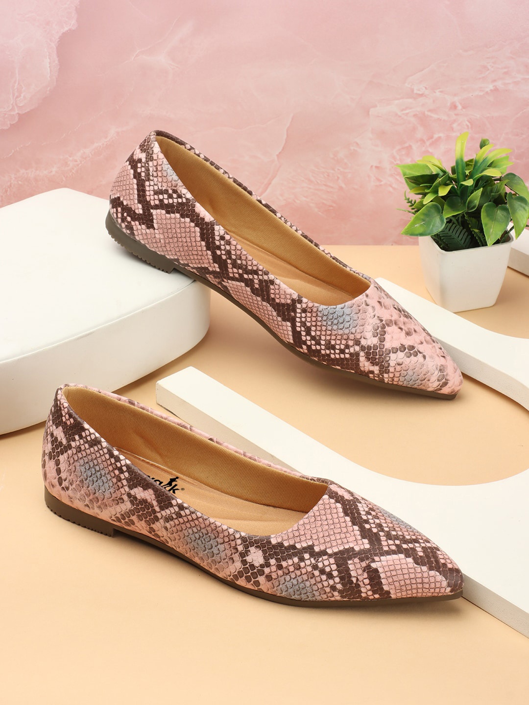 

Longwalk Pointed Toe Printed Ballerinas, Pink