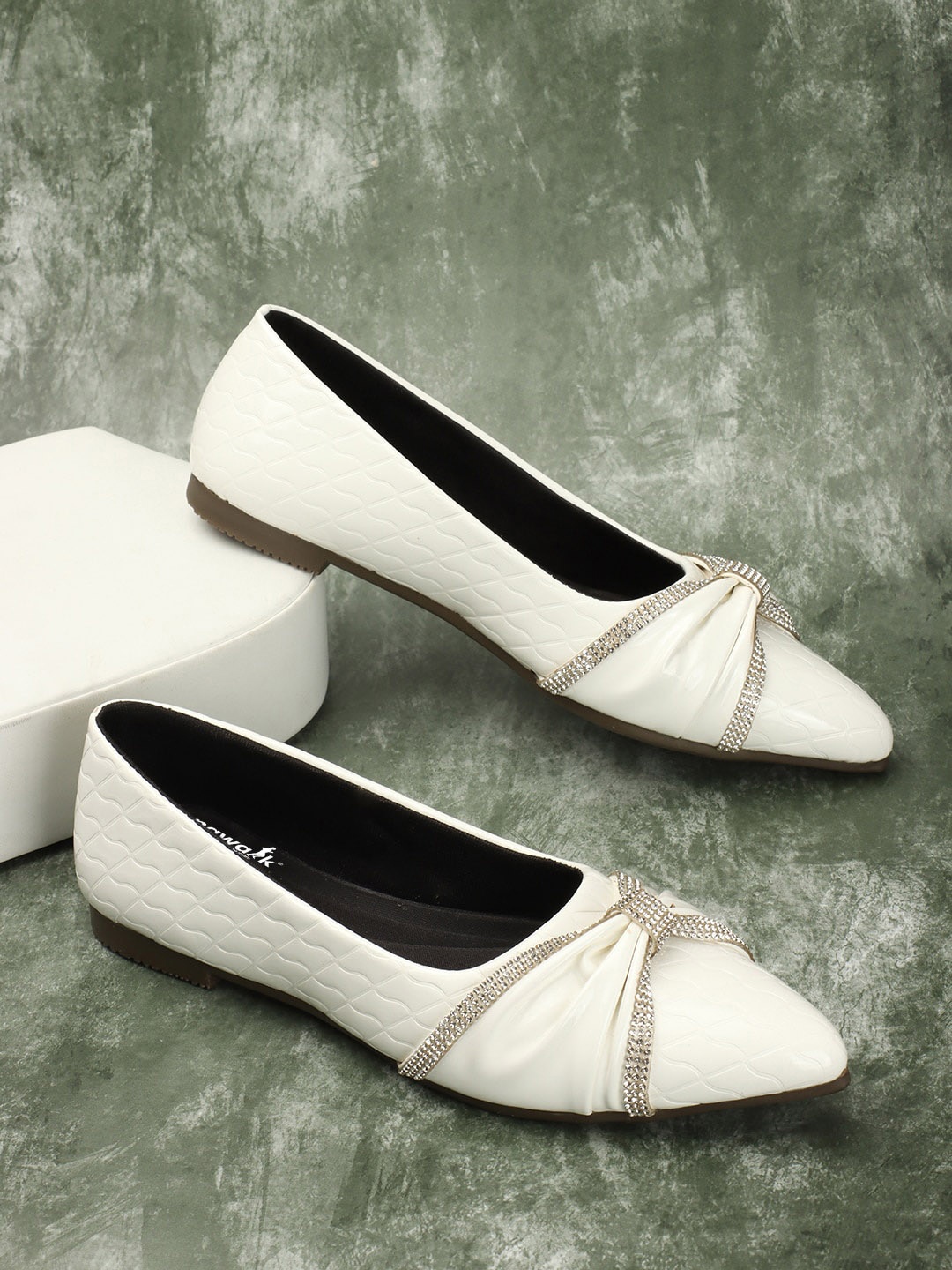 

Longwalk Textured Bow Embellished Ballerinas, White