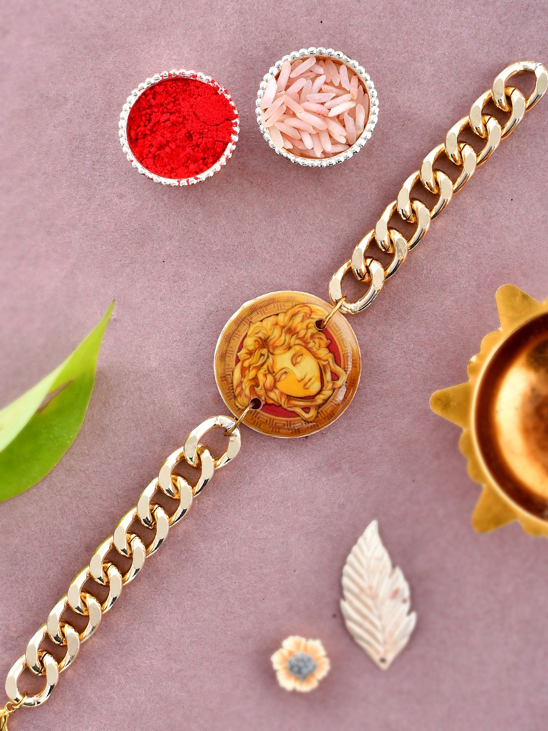 

Aapno Rajasthan Elizabeth Resined Link Chain Rakhi, Gold