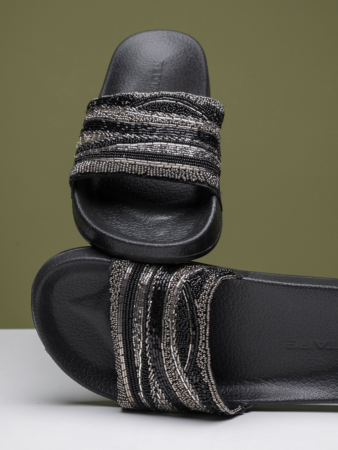 

Red Tape Women Fabric Embroidered Slip-Resistance Sliders, Black