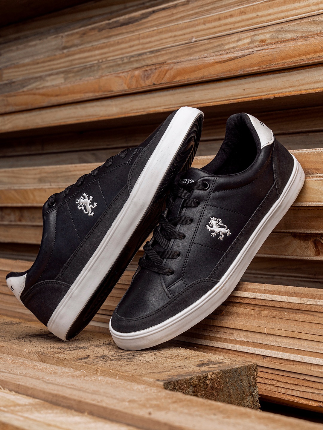 

Red Tape Men Slip-Resistance Basics Sneakers, Black