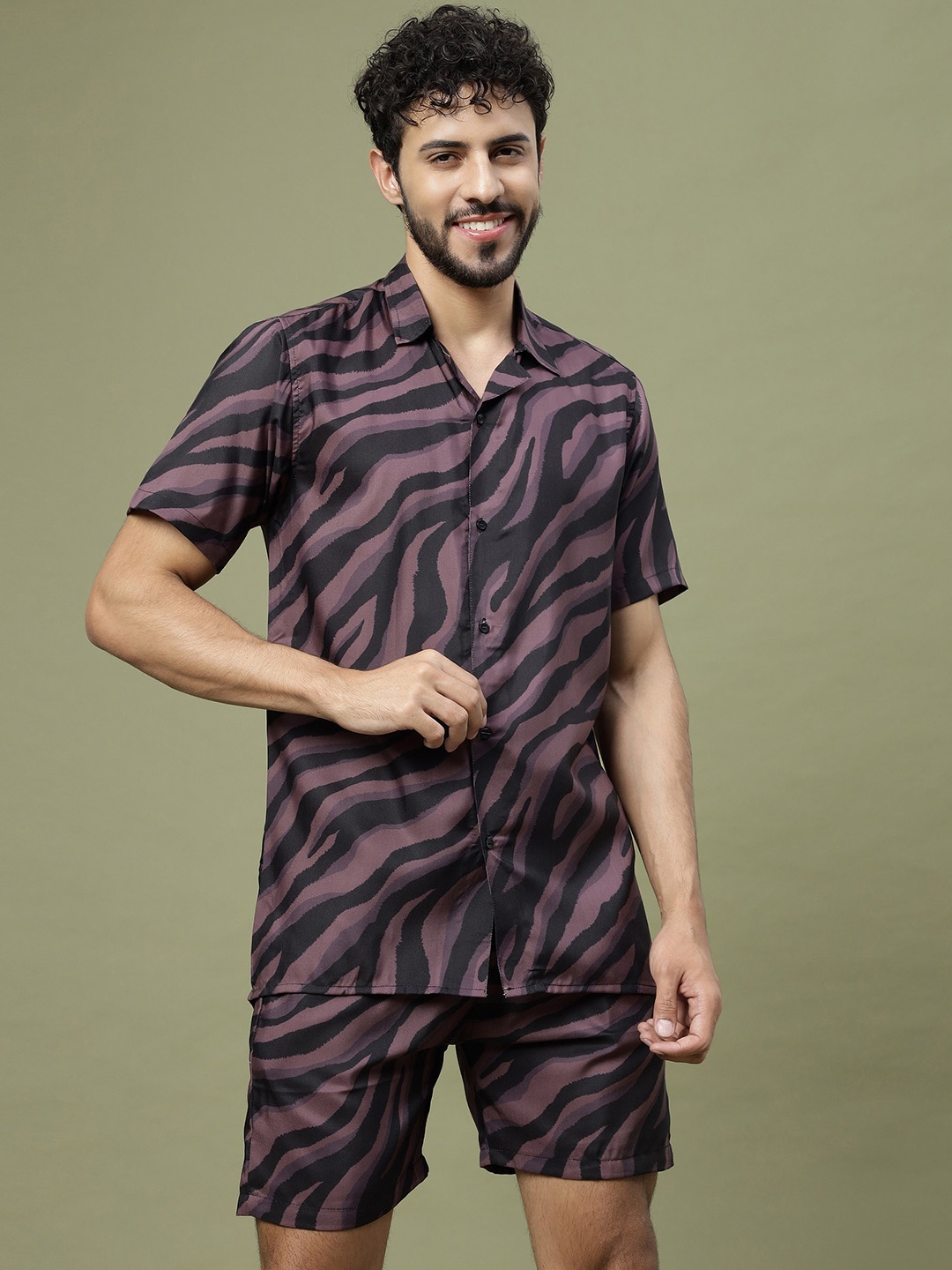 

Vrundavan ethics Abstract Printed Shirt & Shorts, Black