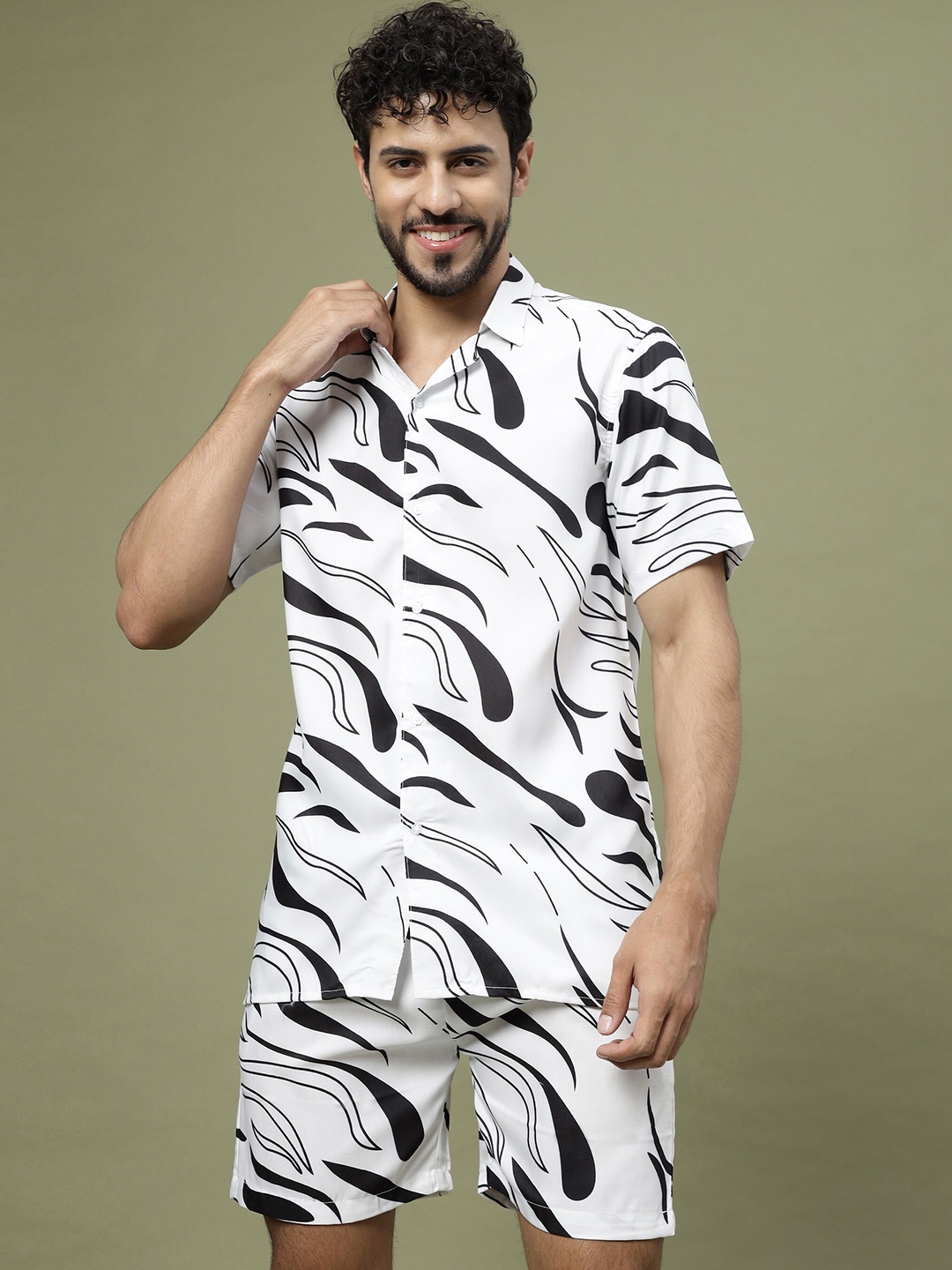 

Vrundavan ethics Abstract Printed Short Sleeves Shirt & Shorts, White