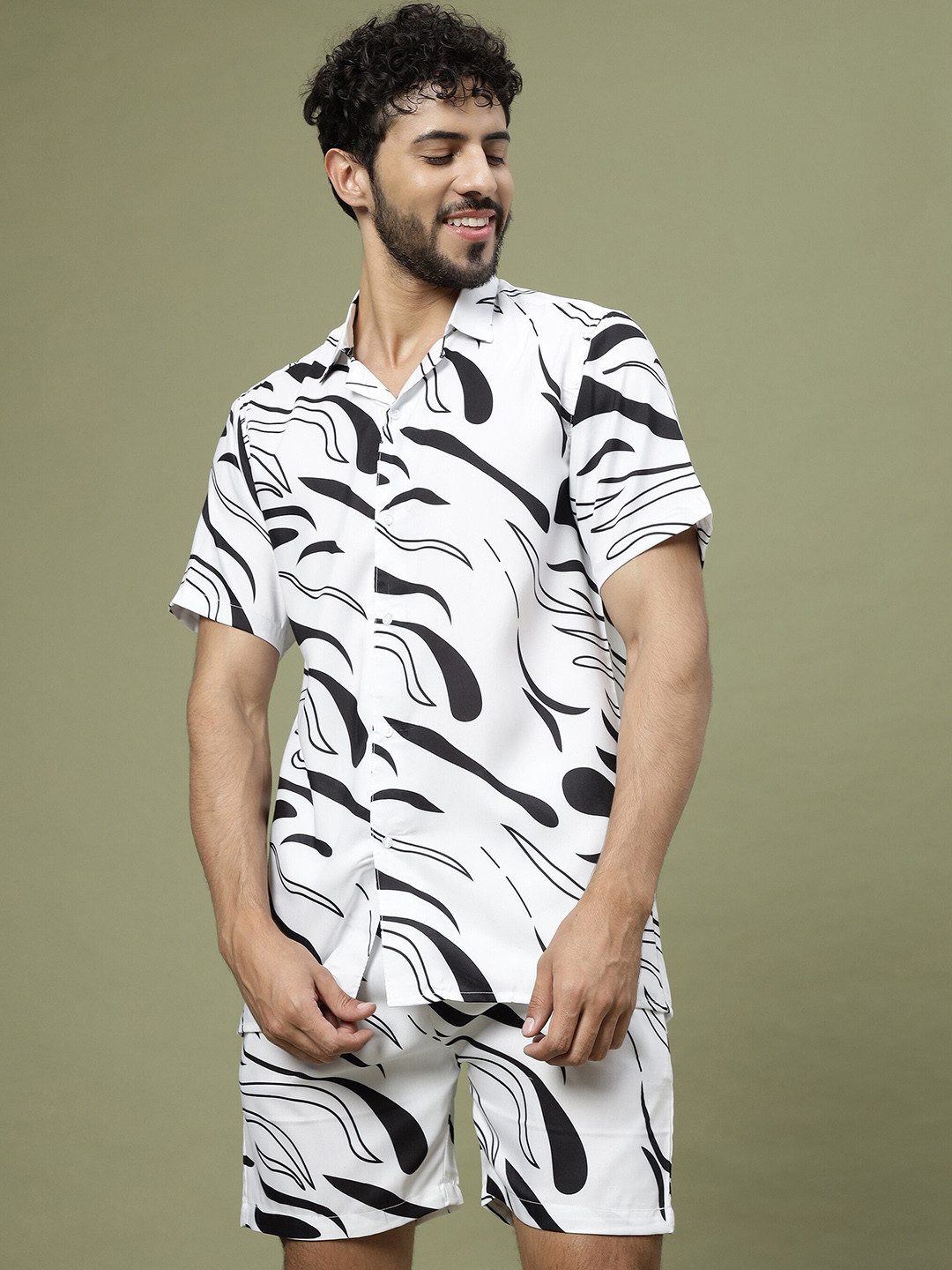 

Vrundavan ethics Abstract Printed Shirt With Shorts, White
