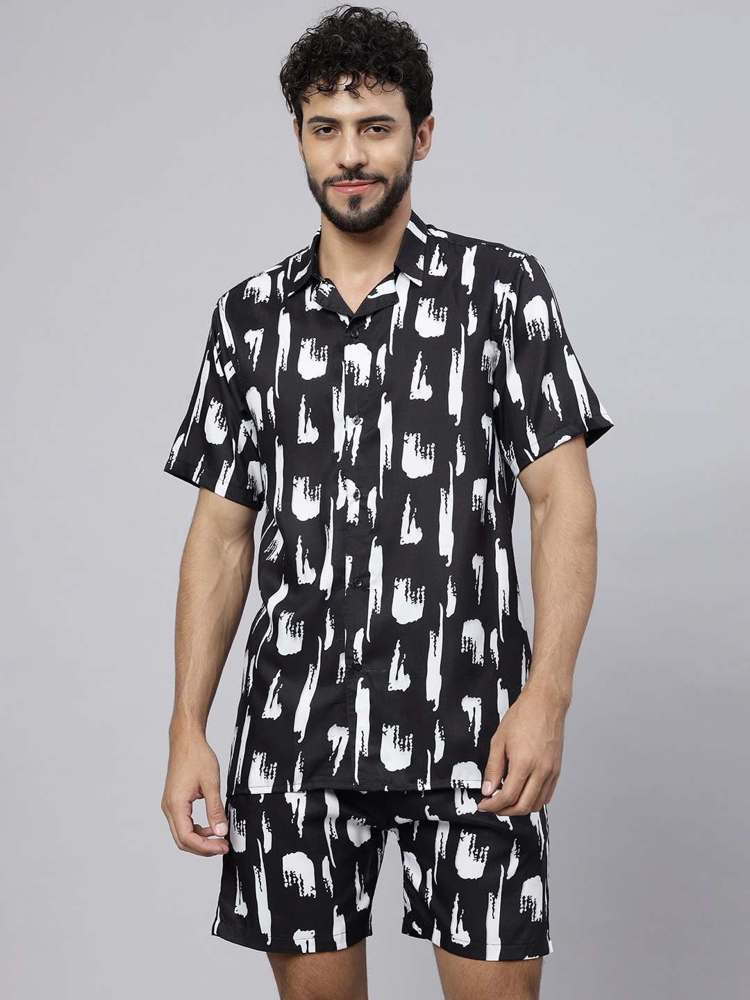 

Vrundavan ethics Abstract Printed Shirt & Shorts, Black