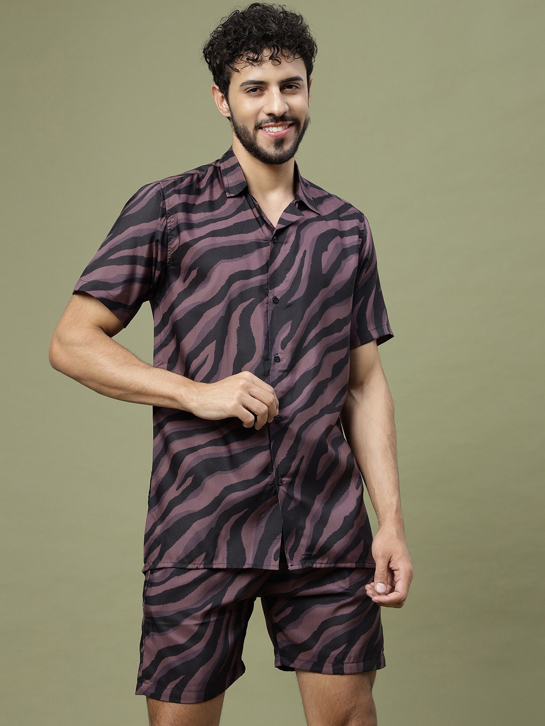

Vrundavan ethics Abstract Printed Shirt With Short, Black