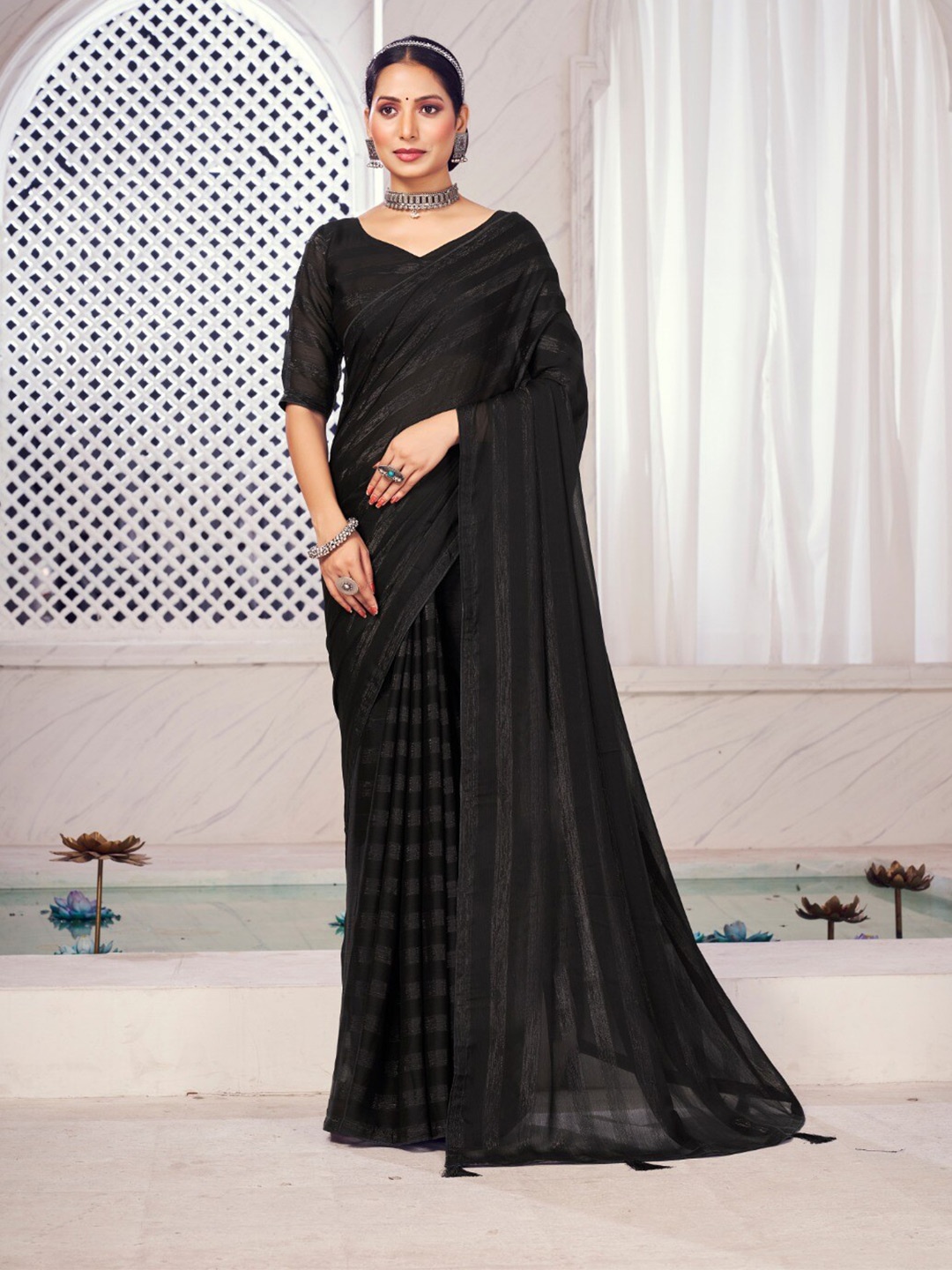 

FLOURIOUS Striped Pure Chiffon Banarasi Saree, Black