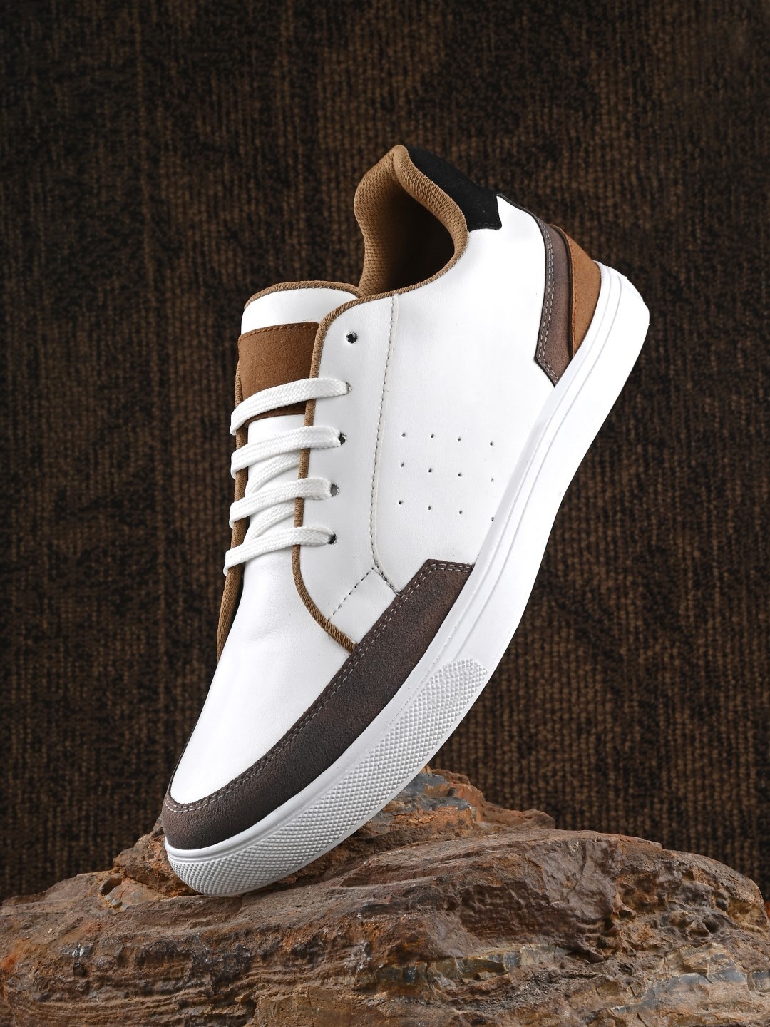 

The Roadster Lifestyle Co. Men White & Brown Lightweight Comfort Insole Basics Sneakers