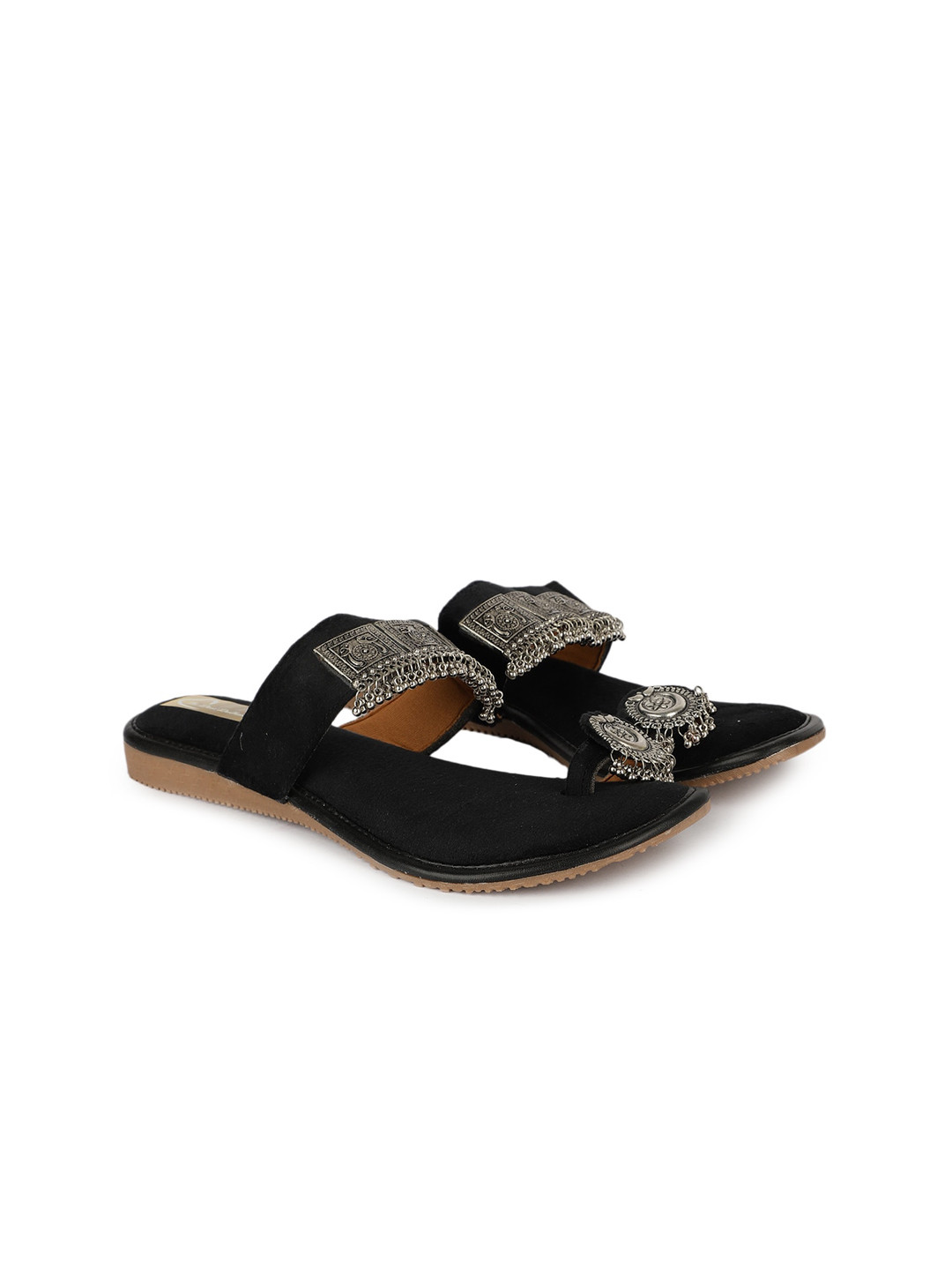 

The Desi Dulhan Ethnic Embellished Fabric One Toe Flats, Black
