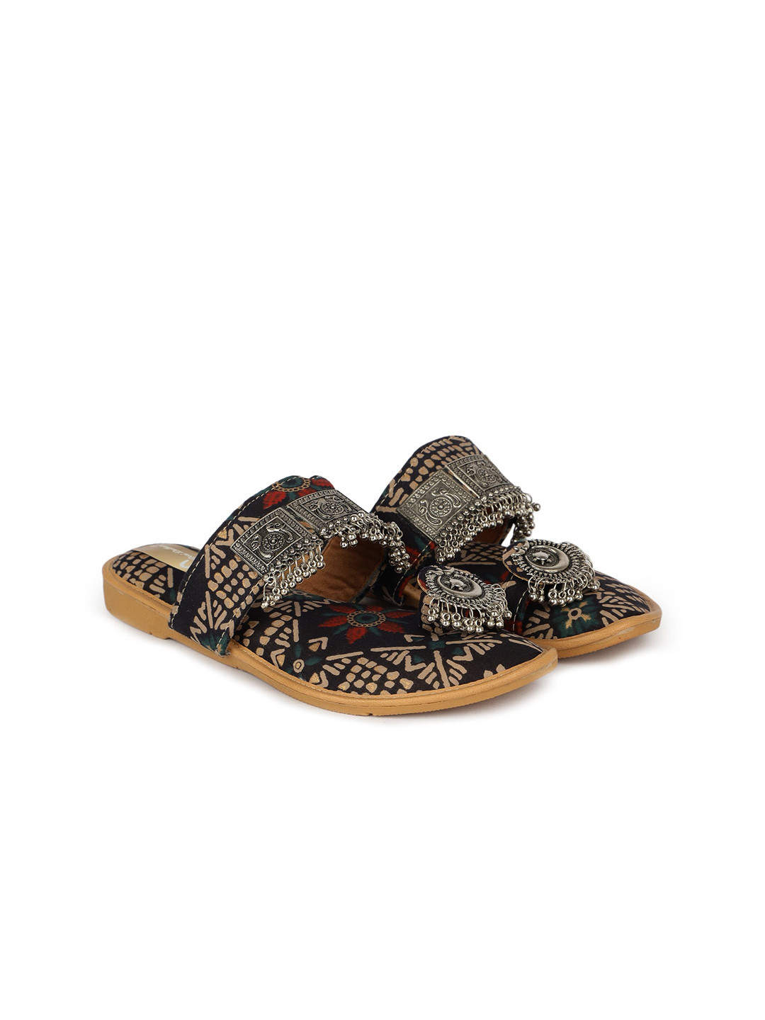 

The Desi Dulhan Printed Ethnic Embellished Fabric One Toe Flats, Black