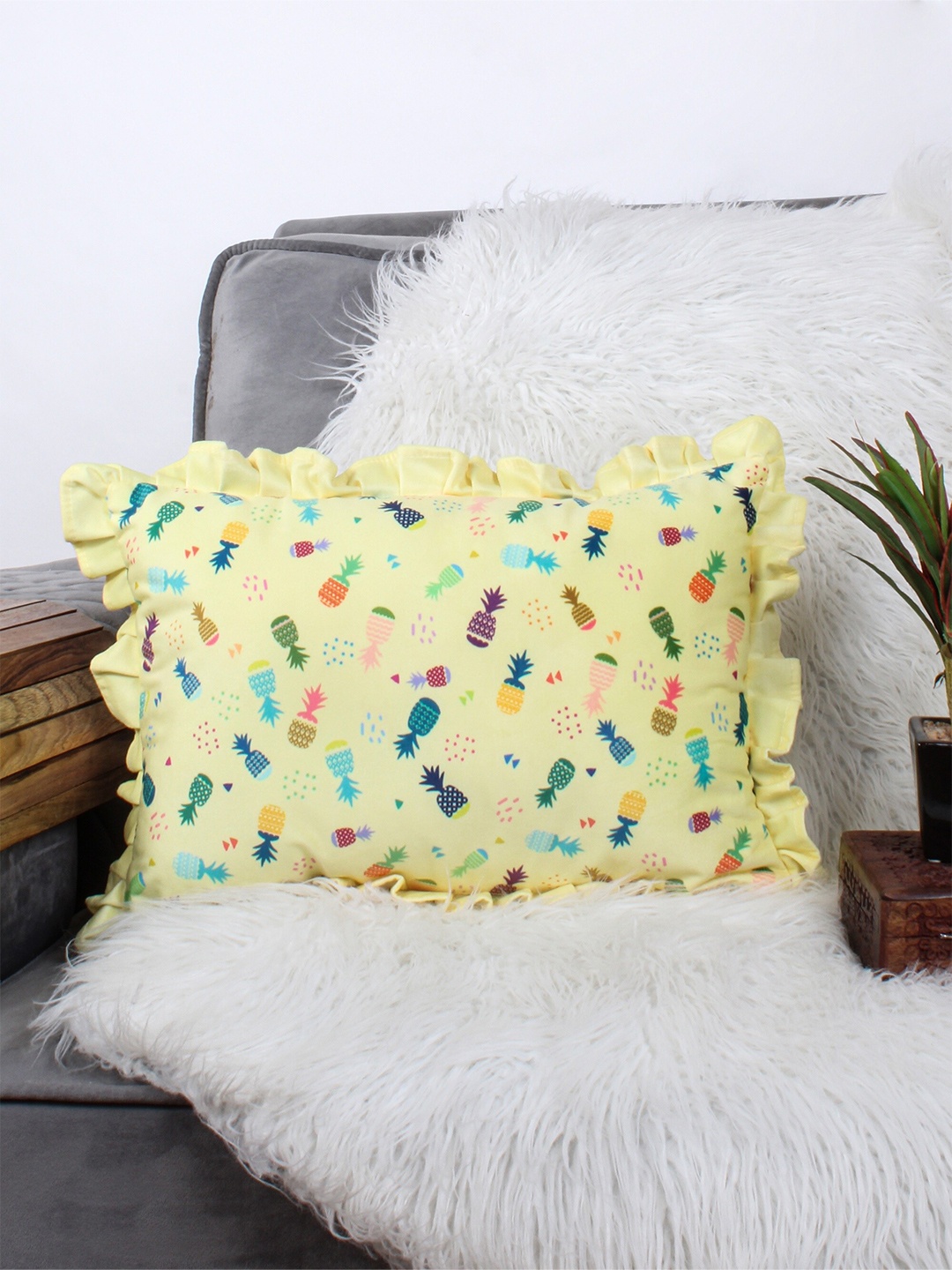 

STITCHNEST Yellow & Blue Graphic Velvet Rectangle Cushion Cover