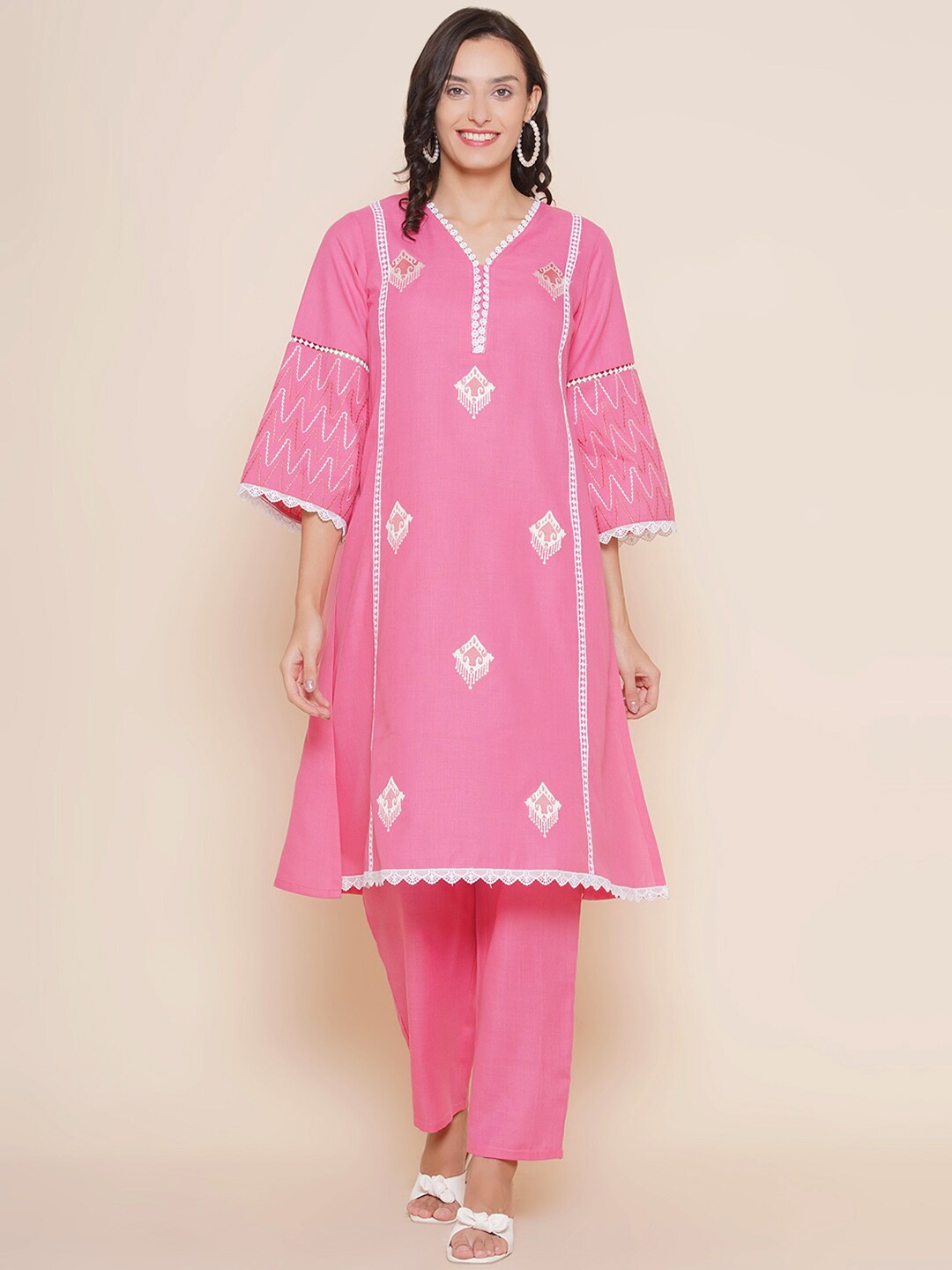 

Bhama Couture Ethnic Motifs Embroidered Thread Work Straight Kurta With Trousers, Pink