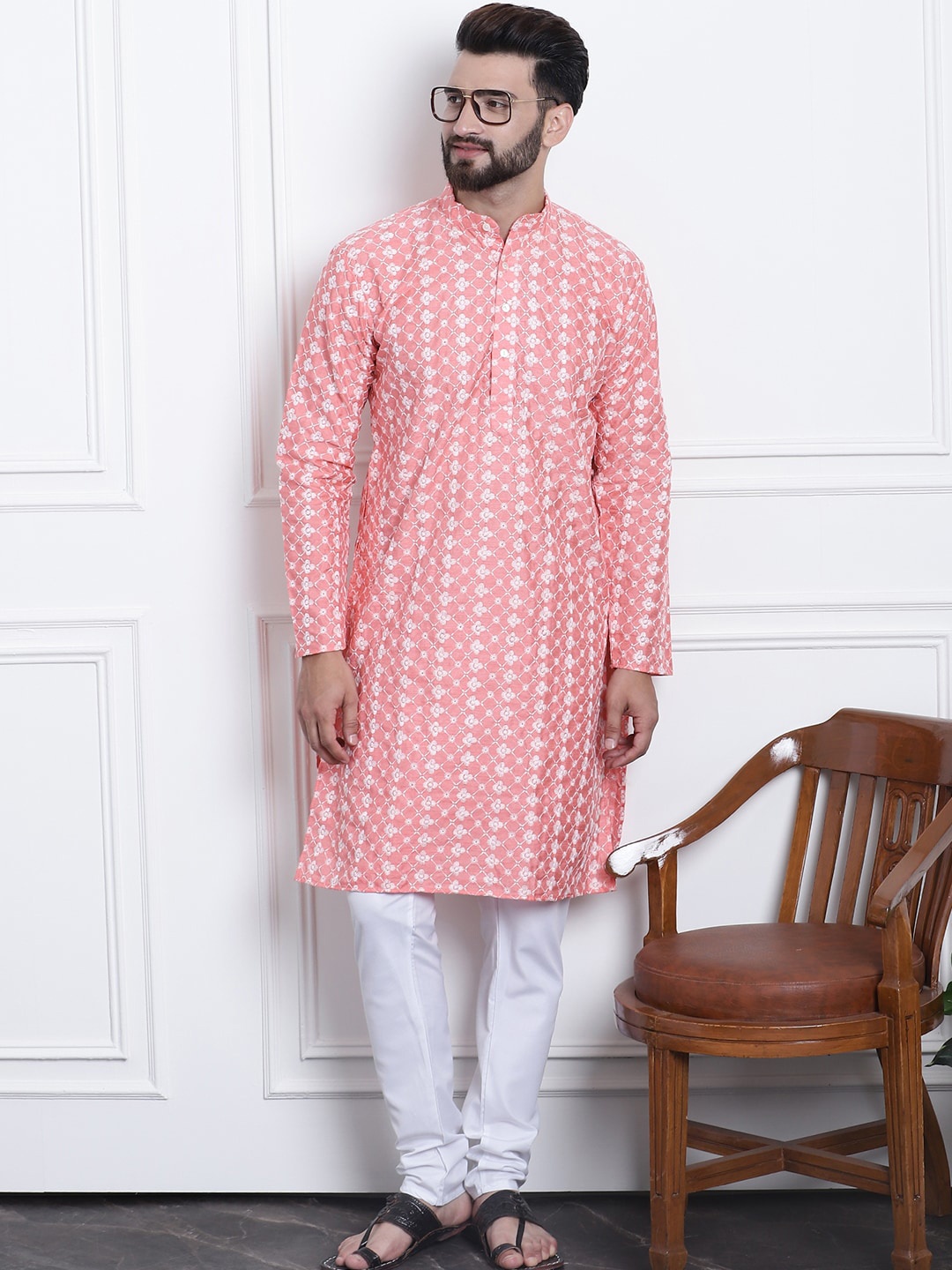 

SOJANYA Floral Embroidered Thread Work Kurta With Churidar, Peach