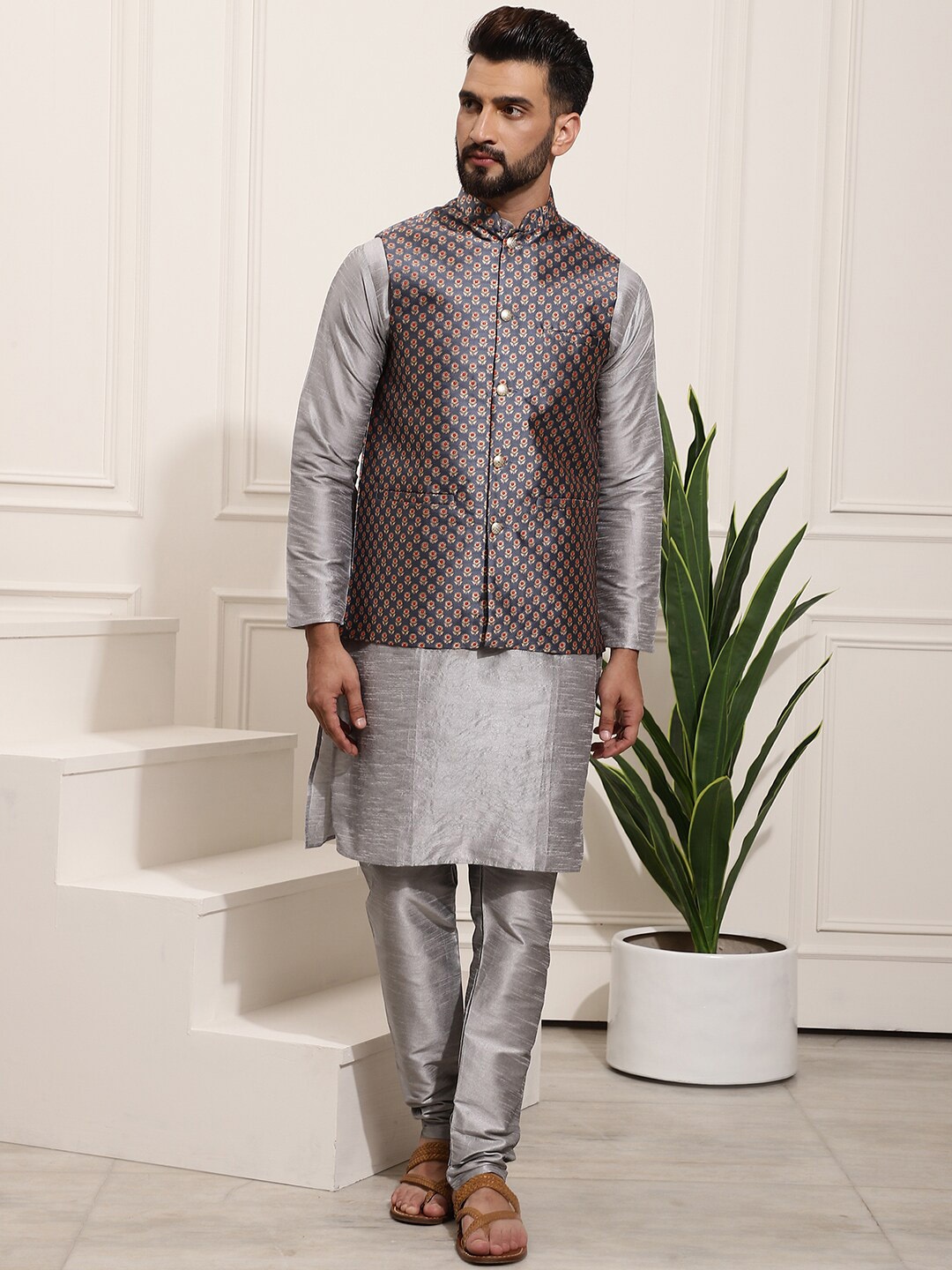 

SOJANYA Band Collar Straight Kurta with Churidar & Nehru Jacket, Grey