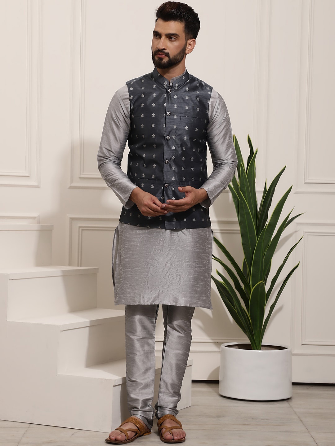 

SOJANYA Band Collar Straight Kurta with Churidar & Nehru Jacket, Grey