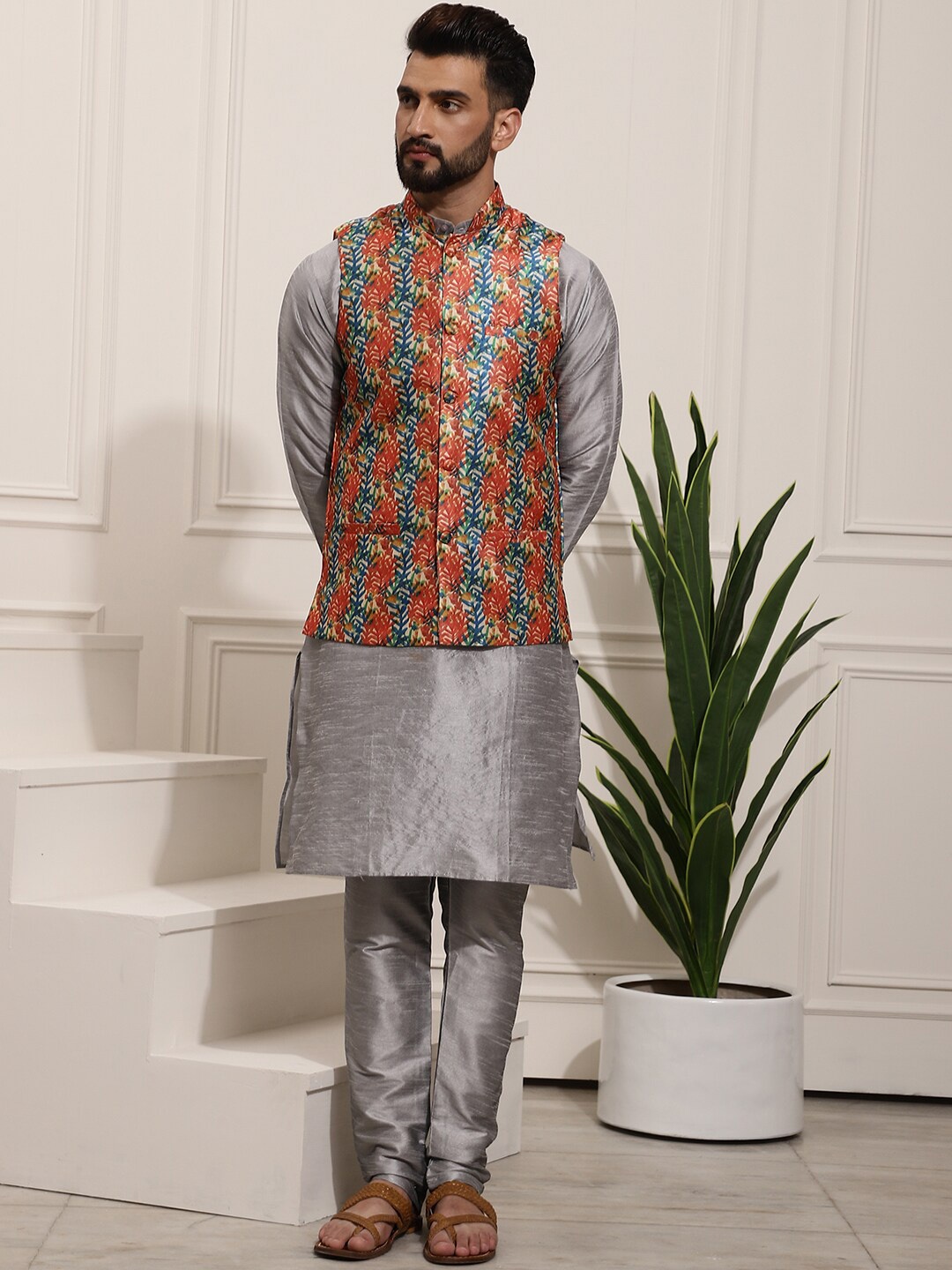 

SOJANYA Band Collar Straight Kurta with Churidar & Nehru Jacket, Grey