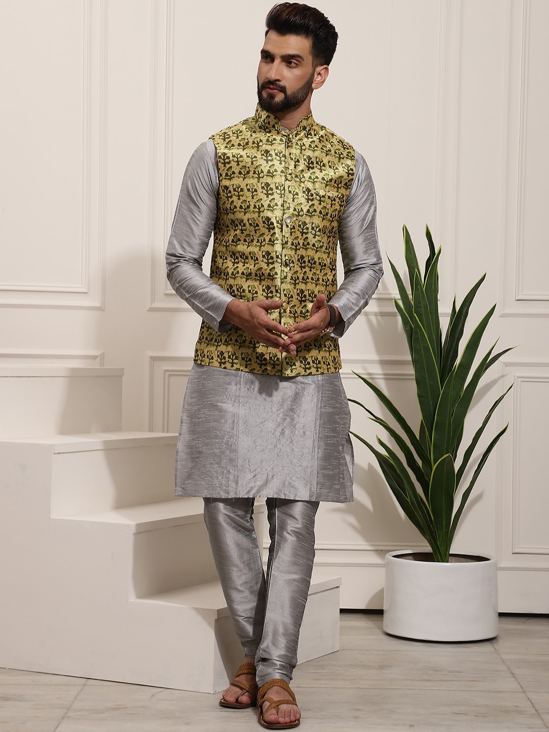 

SOJANYA Band Collar Straight Kurta with Churidar & Nehru Jacket, Grey