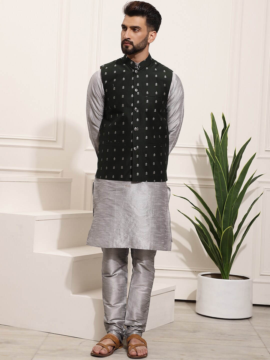 

SOJANYA Band Collar Straight Kurta with Churidar & Nehru Jacket, Grey